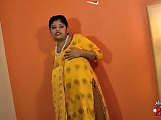 Big Indian ladies strips surpassing web cam
